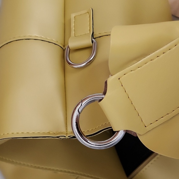 O bag Wide Shell Bag with Strap - Picture 16 of 16